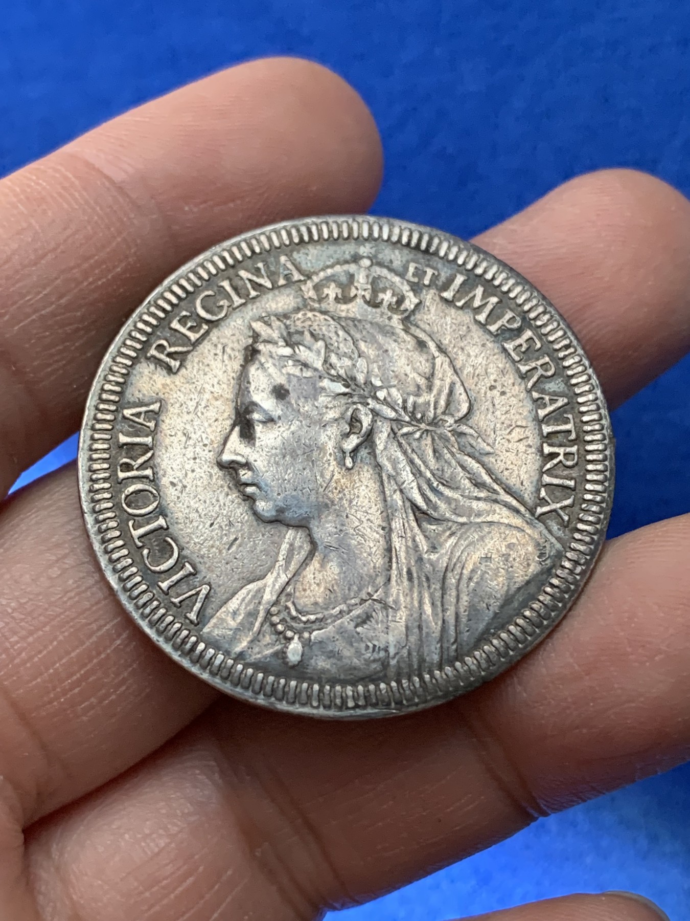 《竞宝斋》第221场-周日，周一 2场 (全场包邮) 1887年维多利亚女王金禧年帝国学院银章 38毫米 17克 细节见图