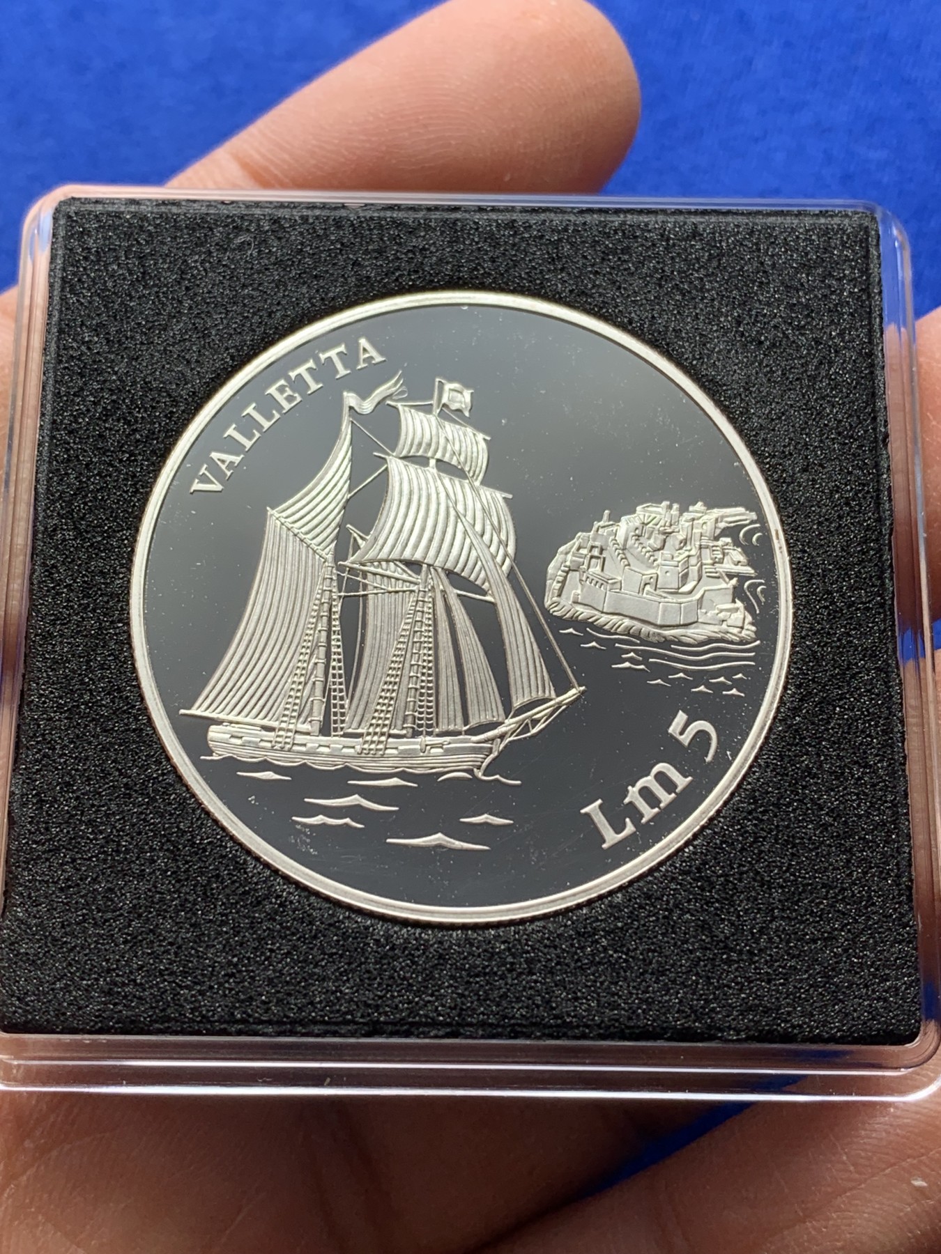 《竞宝斋》第221场-周日，周一 2场 (全场包邮) 马耳他1994年瓦莱塔战船精制银币-5元(1盎司，书价150美金)