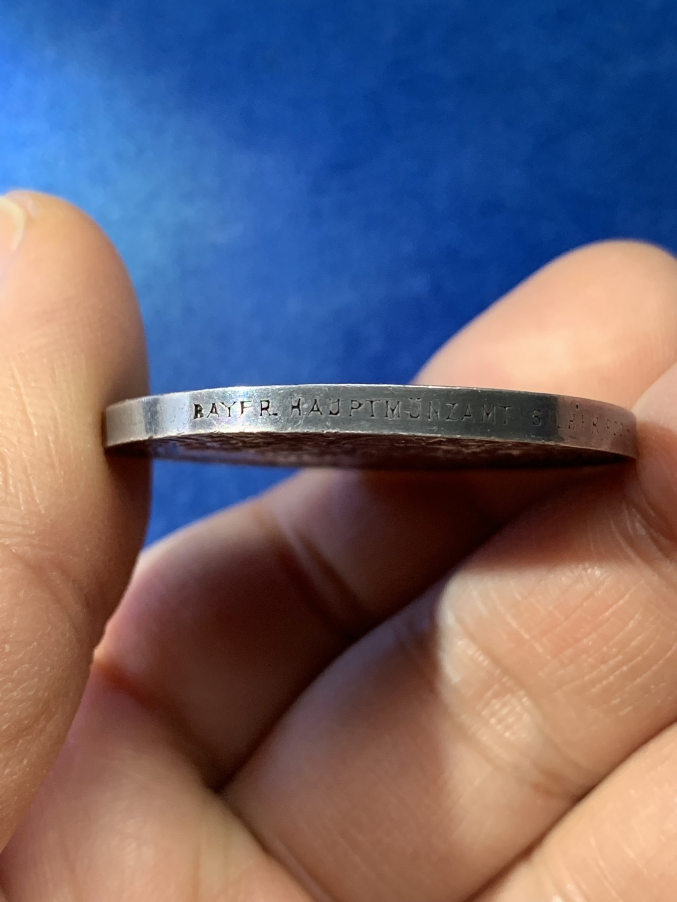 《竞宝斋》第221场-周日，周一 2场 (全场包邮) 德国卡尔.哥茨1927年兴登堡总统80大寿5马克银币 币形章