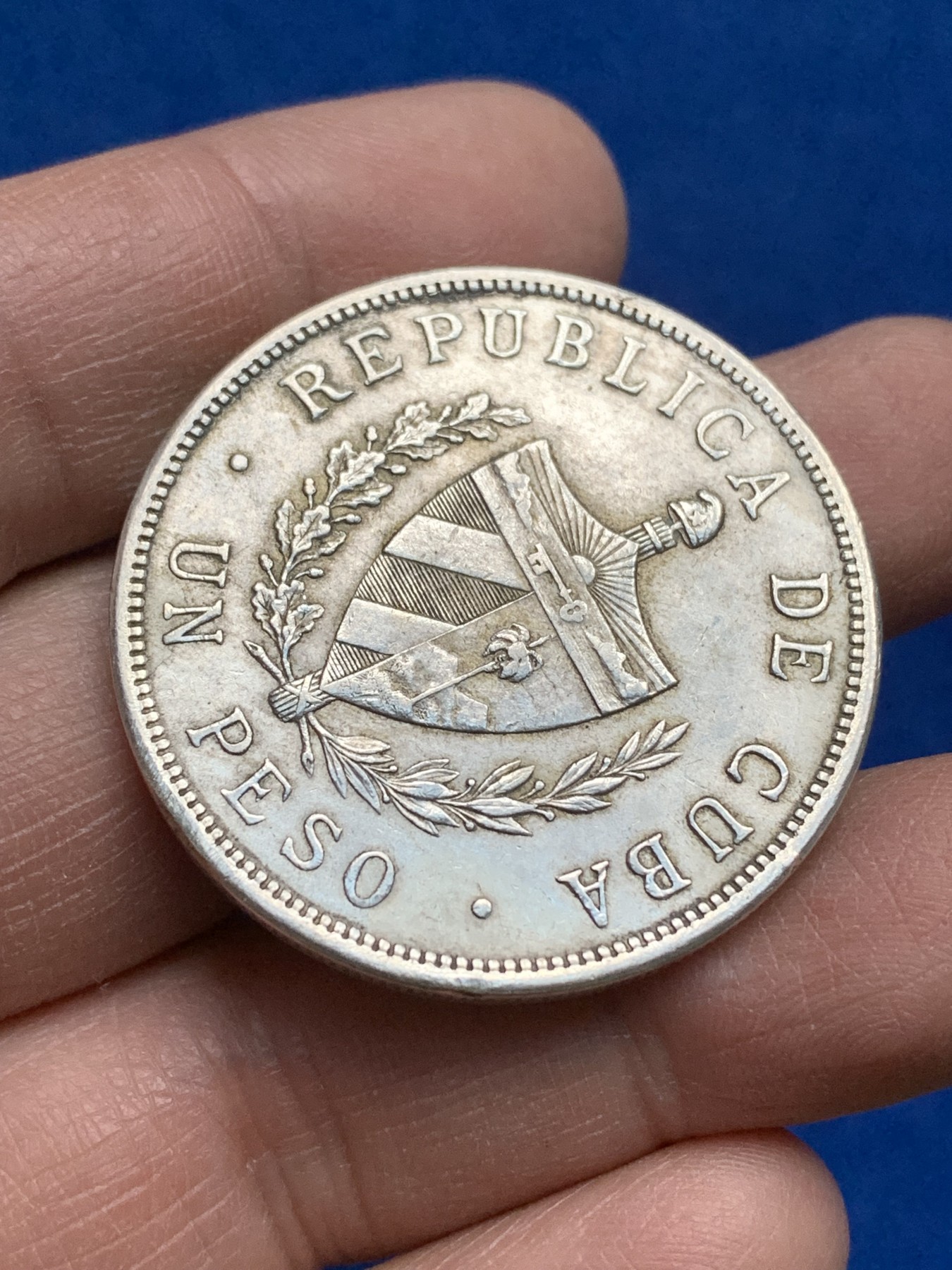 《竞宝斋》第221场-周日，周一 2场 (全场包邮) 古巴1934大五星1比索银币，原光带底光 状态不错。