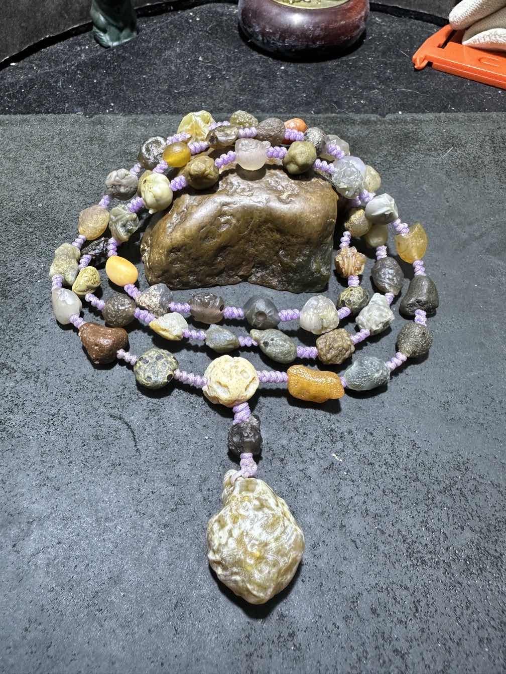 精美阿拉善青花筋脉石玛瑙项链一条，