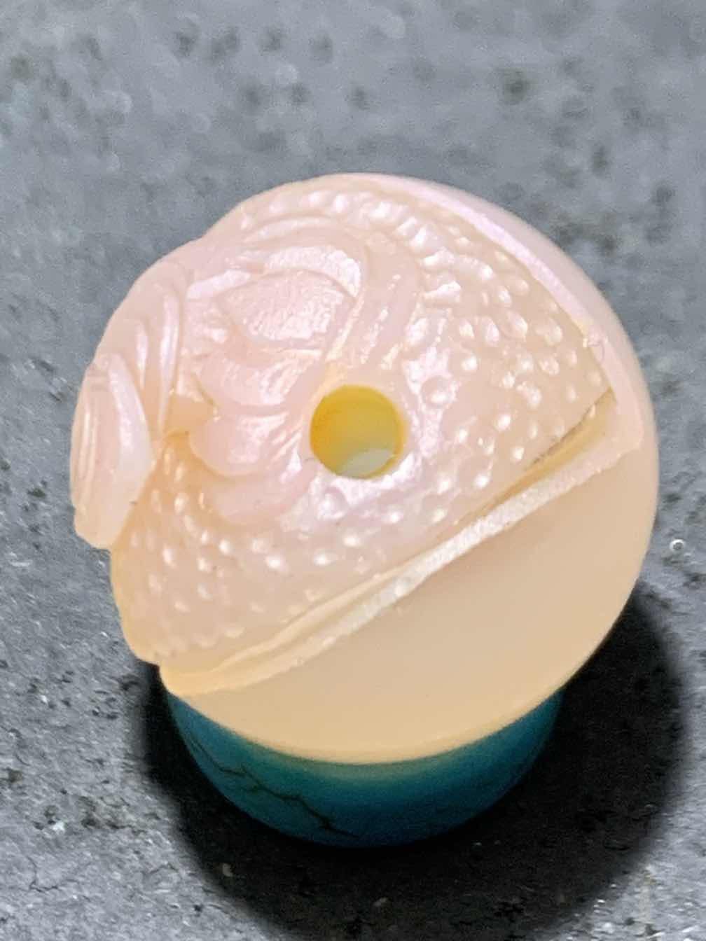 精美高玉化冰粉色亚光海洋玉髓手工俏色巧雕一心向佛珠子一个