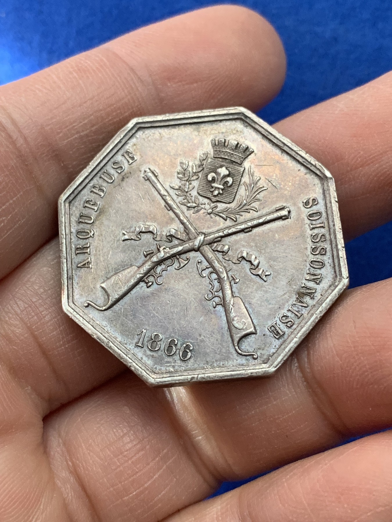 《竞宝斋》第221场-周日，周一 2场 (全场包邮) 法国步枪协会银章 稀有八角银质代币 33.7毫米 22.5克 边铭丰饶角1argent 盔甲粒粒可见