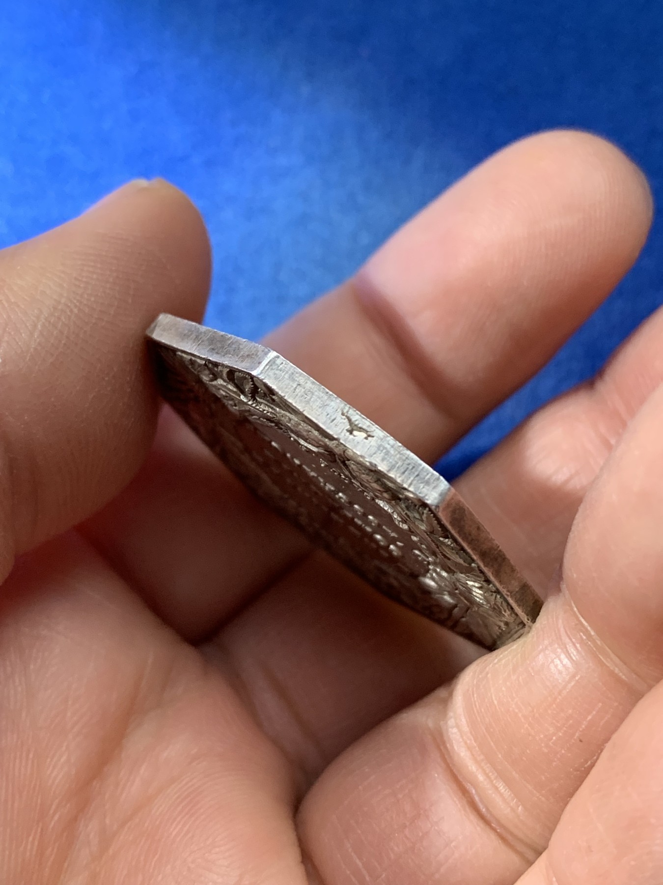 《竞宝斋》第221场-周日，周一 2场 (全场包邮) 法国1836女神八角银质代币，17.8g，34.6mm，神灯边铭，规格挺大，细节丰富