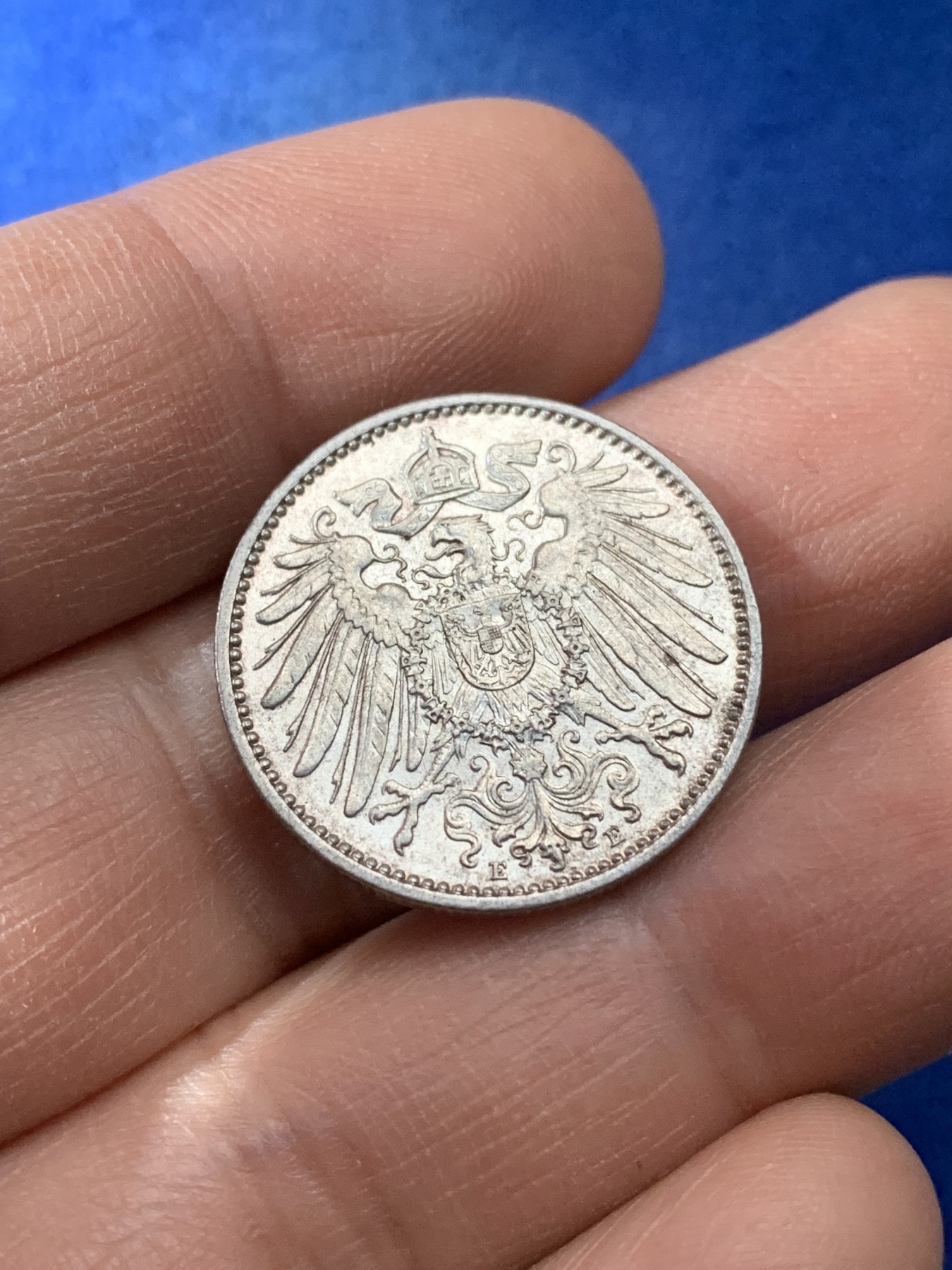 《竞宝斋》第221场-周日，周一 2场 (全场包邮) 德国1915年双翅鹰1马克银币 可送评状态