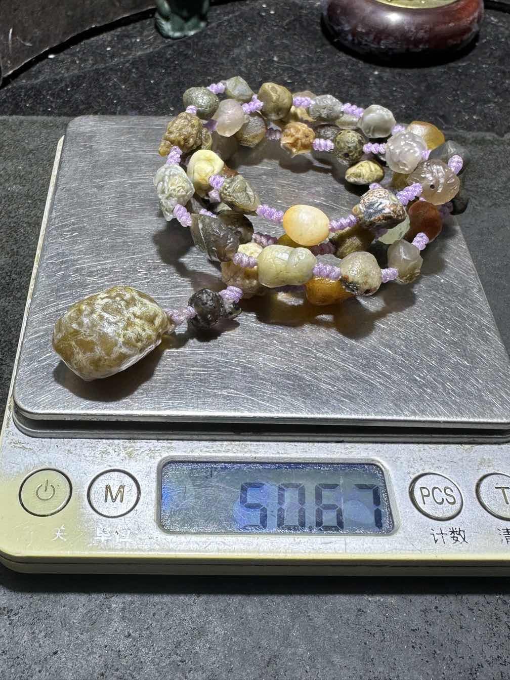 精美阿拉善青花筋脉石玛瑙项链一条，