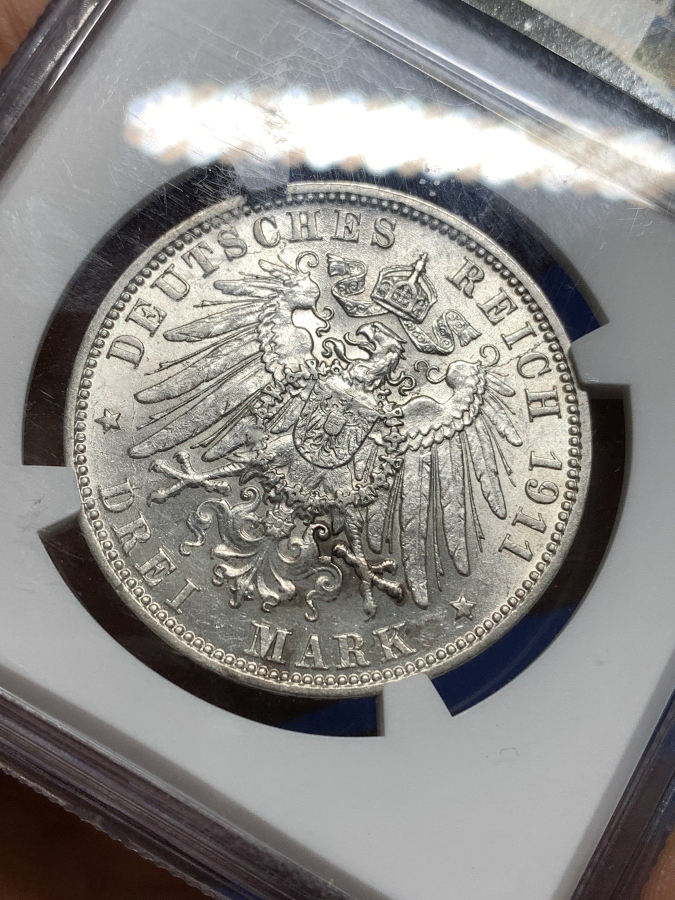 《竞宝斋》第221场-周日，周一 2场 (全场包邮) NGC-AU58 德国1911年汉堡自由市3马克银币，图案精美，纹饰优雅，历史价值浓郁。原汁原味老包浆，低评，状态绝对不输MS品质，非常漂亮，AU58超高的性价比，获得更高评分数量才95枚。