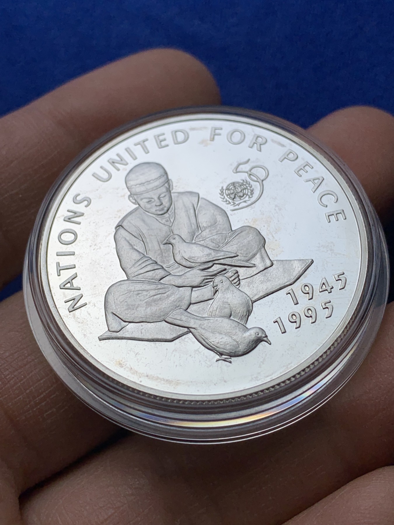 《竞宝斋》第221场-周日，周一 2场 (全场包邮) 阿富汗1995年纪念联合国成立50周年500阿富汗尼银币  925银  28.28克  38.61毫米 少见品种