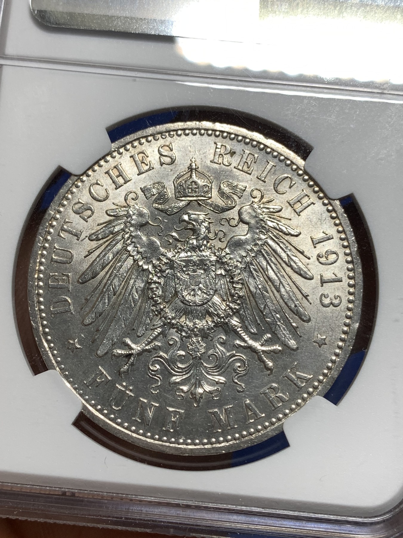 《竞宝斋》第221场-周日，周一 2场 (全场包邮) NGC-AU58 德国1913年普鲁士王国威廉二世戎装像5马克纪念银币，状态极佳，低评，状态和品质不输MS级品质，获得更高的评分数目才区区227枚。