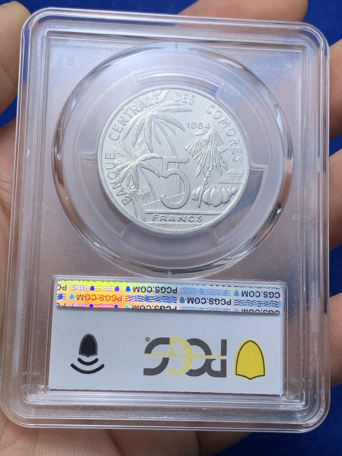 《竞宝斋》第221场-周日，周一 2场 (全场包邮) PCGS金盾 MS66 科摩罗首年鱼中化石腔棘鱼1984年世界渔业大会纪念5法郎铝币