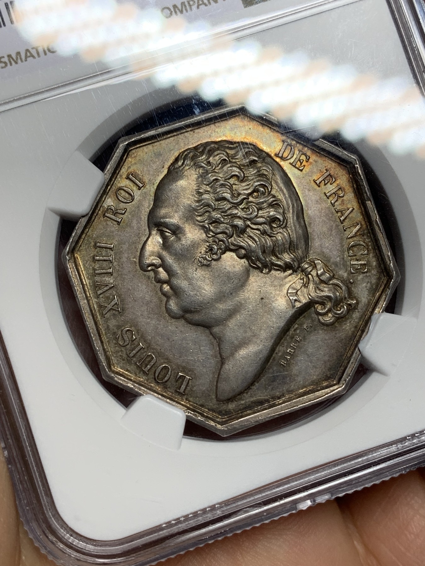 《竞宝斋》第221场-周日，周一 2场 (全场包邮) NGC MS64 法国 1818 八角银质代币，巴黎火灾保险公司，金色彩浆，极美品，块头很大