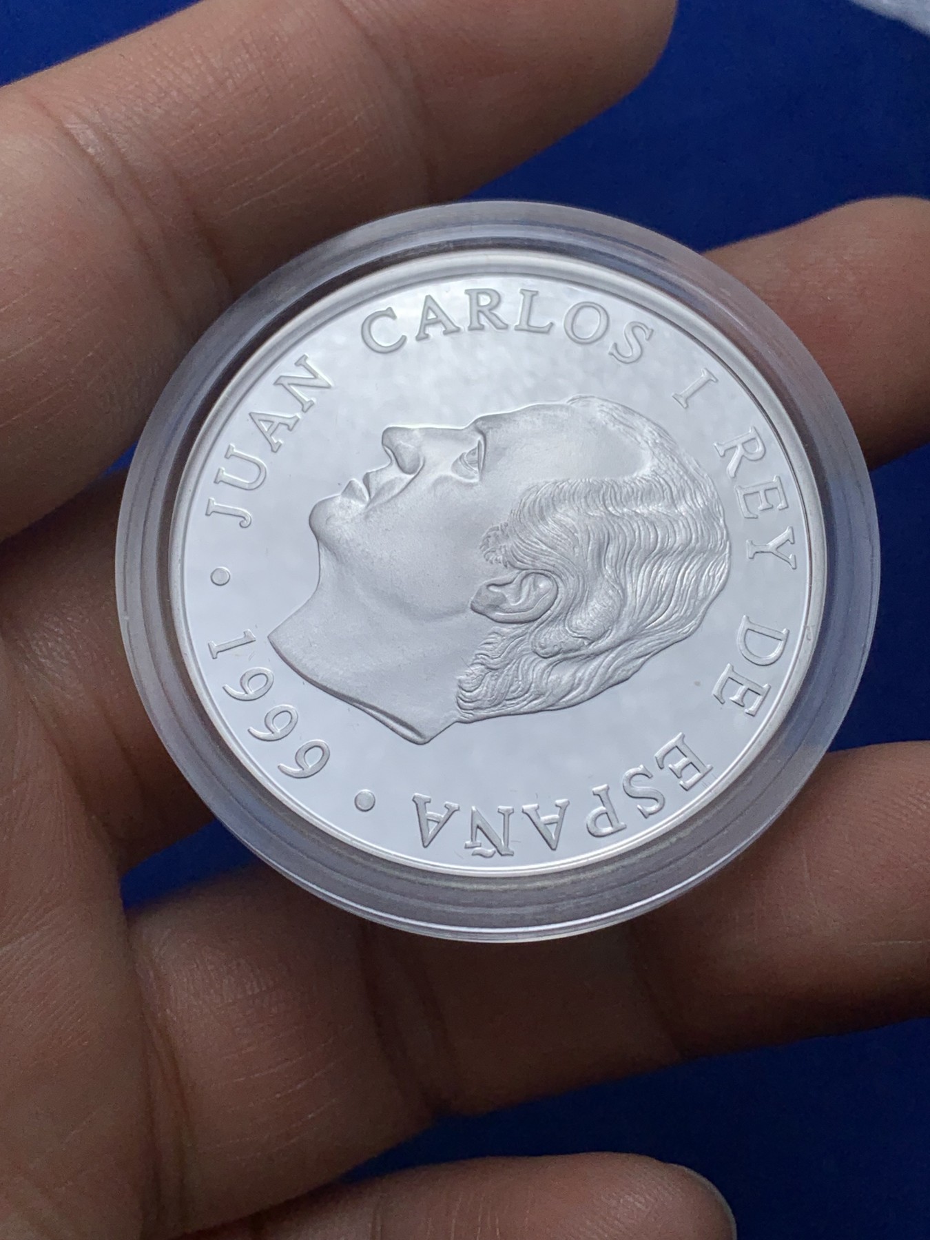 《竞宝斋》第221场-周日，周一 2场 (全场包邮) 西班牙1999年巴塞罗那市政厅750周年纪念银币-2000比塞塔 含证书