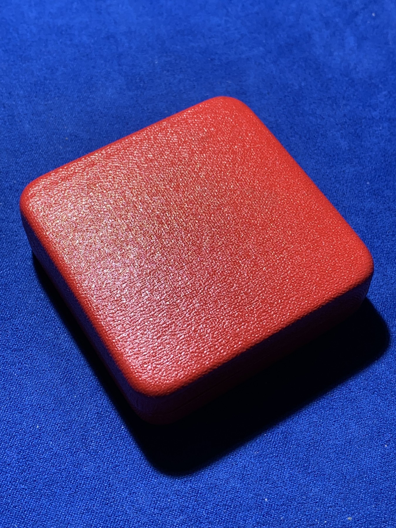 《竞宝斋》第221场-周日，周一 2场 (全场包邮) 英国1994年加厚英镑精制银币-立狮(镜面无暇) 红盒装 带证书