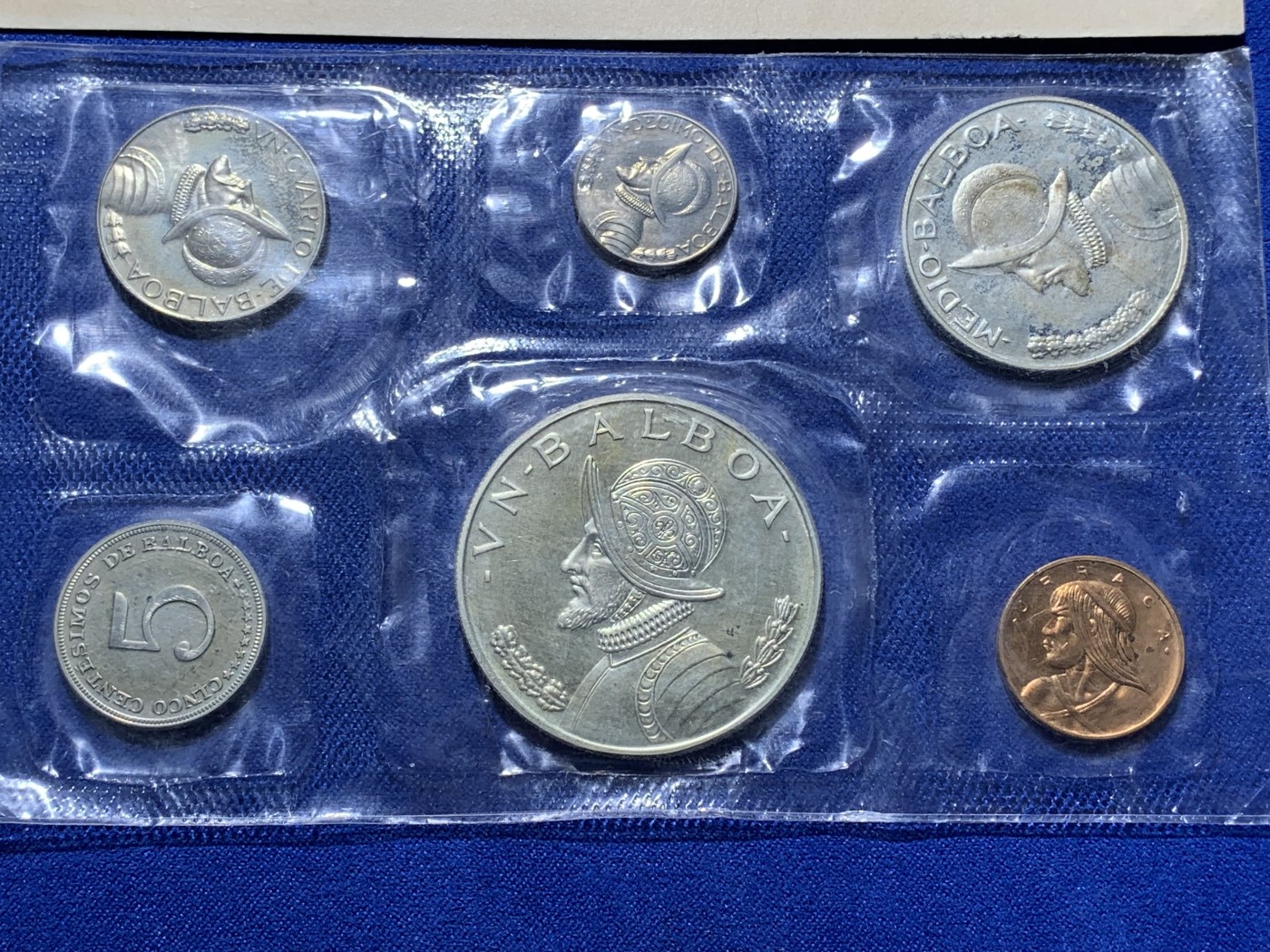 《竞宝斋》第221场-周日，周一 2场 (全场包邮) 巴拿马1968年精制套币PROOF。含2枚银币，其中1巴伯亚克朗型，27克、90银。