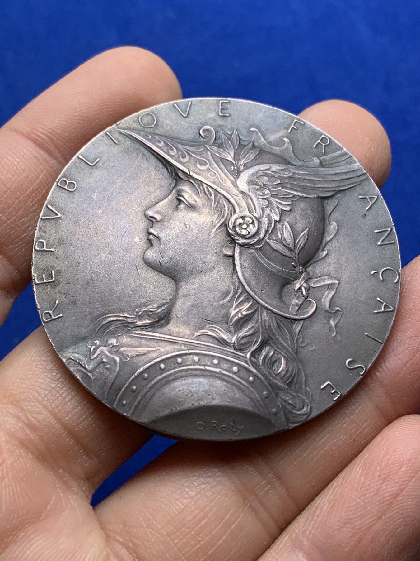 《竞宝斋》第221场-周日，周一 2场 (全场包邮) Roty戎装玛利亚内政部银章，原版原盒，大规格，直径49.6mm   重量59.7g  丰饶角银标 品相不错