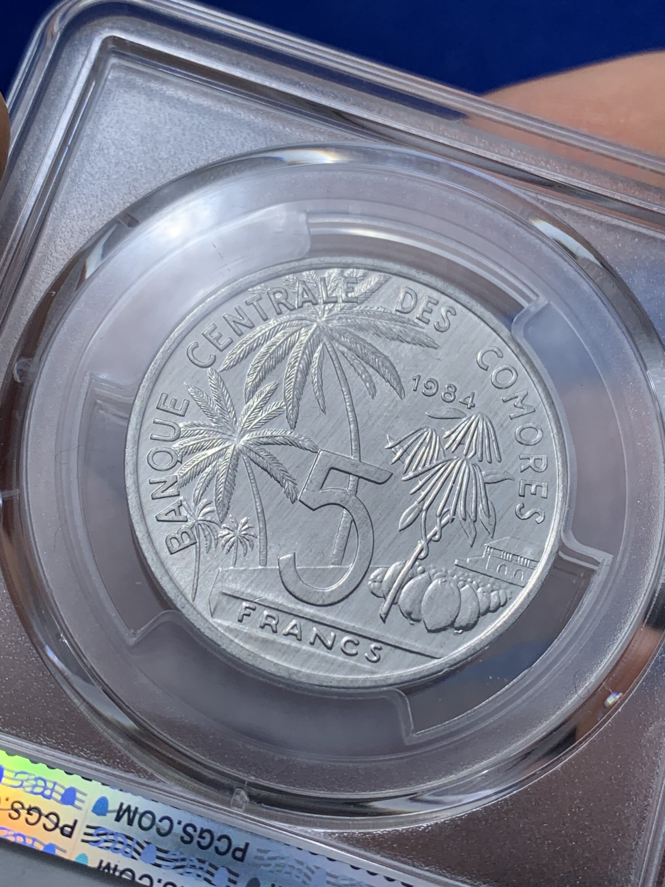 《竞宝斋》第221场-周日，周一 2场 (全场包邮) PCGS金盾 MS66 科摩罗首年鱼中化石腔棘鱼1984年世界渔业大会纪念5法郎铝币