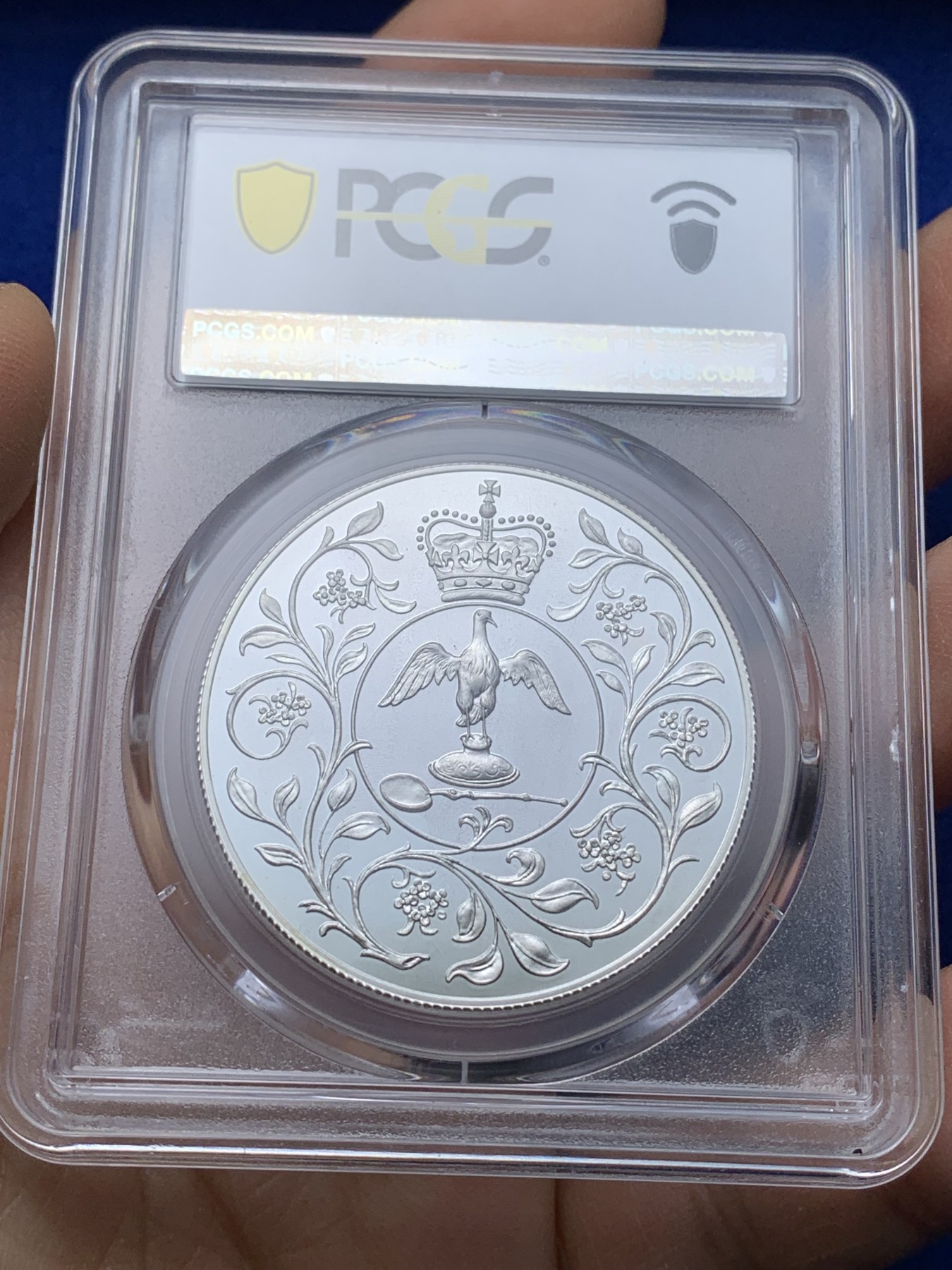 《竞宝斋》第221场-周日，周一 2场 (全场包邮) PCGS-PF68DCAM 英国1977年 伊丽莎白二世即位25周年纪念精制银币 优雅的设计