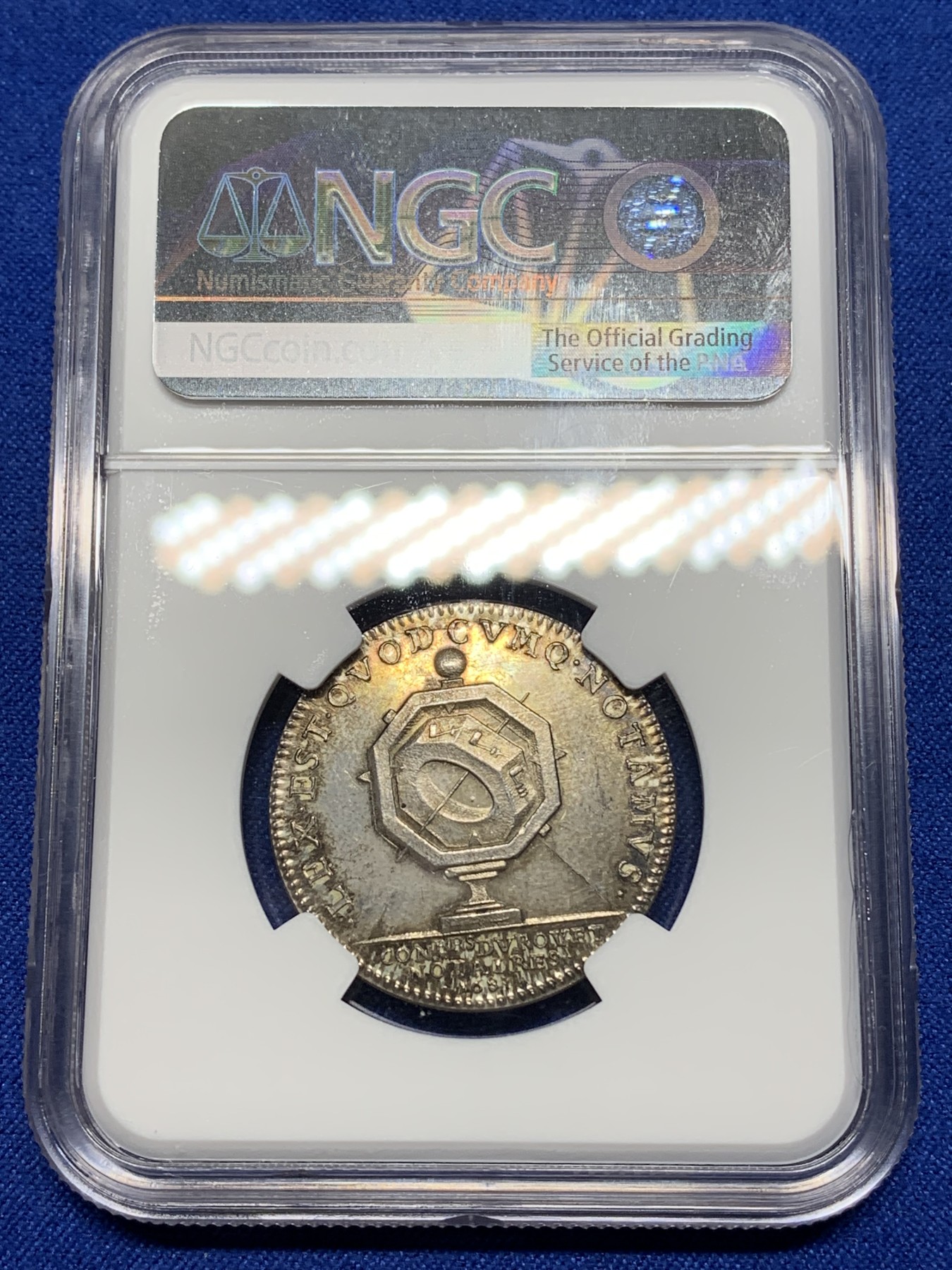 《竞宝斋》第221场-周日，周一 2场 (全场包邮) NGC-MS63 法国1683年路易十四 圆形JETON 五彩包浆 发丝清晰可见 JETON里的战斗机