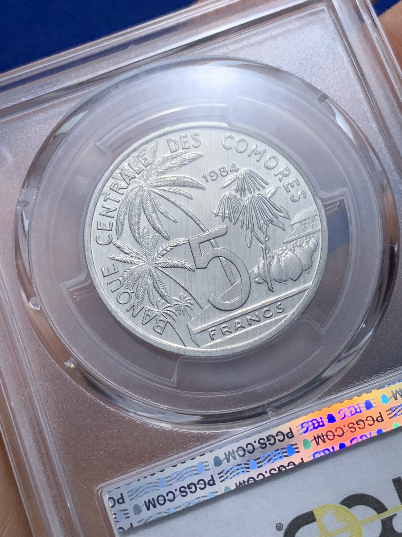 《竞宝斋》第221场-周日，周一 2场 (全场包邮) PCGS金盾 MS66 科摩罗首年鱼中化石腔棘鱼1984年世界渔业大会纪念5法郎铝币