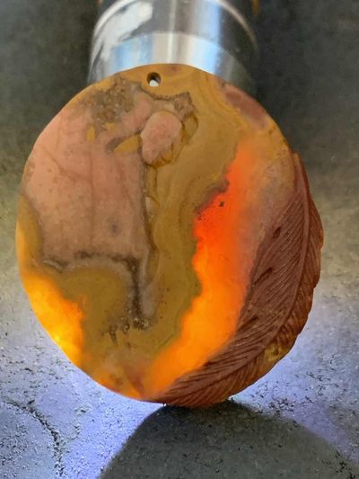 精美亚光高润度原皮战国红玛瑙手工俏色巧雕刻羽化成佛吊坠一个 精美亚光高润度原皮战国红玛瑙手工俏色巧雕刻羽化成佛吊坠一个