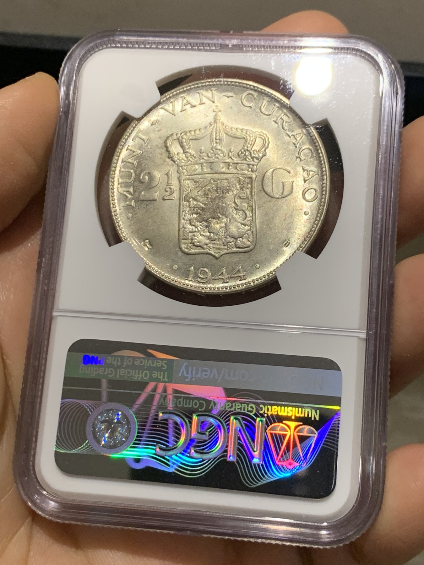 《竞宝斋》第221场-周日，周一 2场 (全场包邮) NGC MS63 荷属库拉索1944D女王威廉明娜2.5盾银币