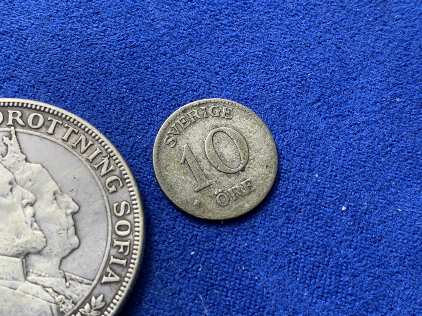 《竞宝斋》第221场-周日，周一 2场 (全场包邮) 两枚一组 瑞典1907年奥斯卡二世与索菲亚王后金婚2克朗银币+1931年10欧尔银币