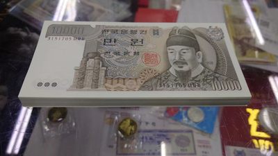 1983年韩国10000元(第三版)团购专场 剩余部分号码 全场免佣金 - 1983年韩国10000元 全新绝品无4尾号705