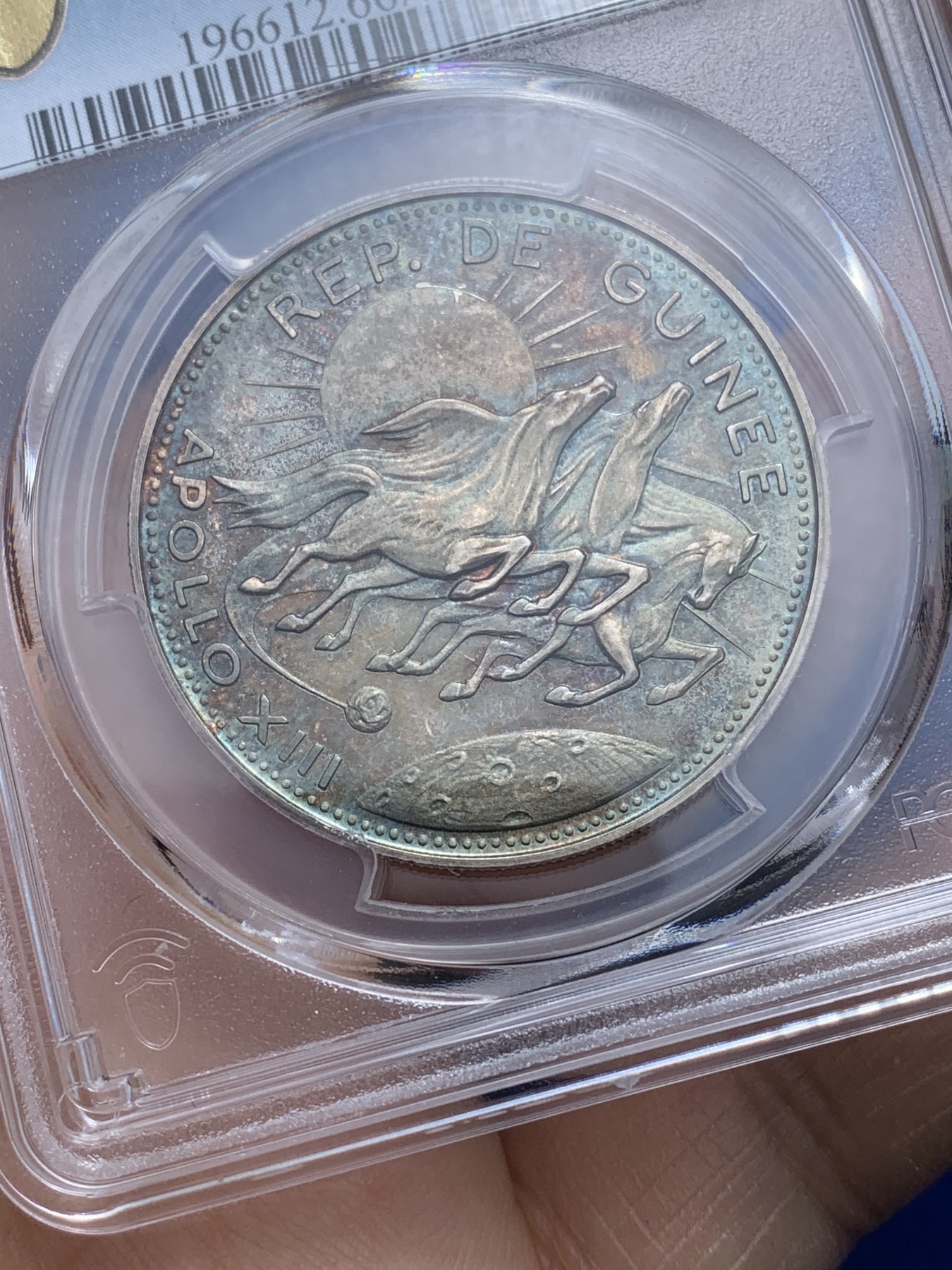 《竞宝斋》第221场-周日，周一 2场 (全场包邮) PCGS金盾 PR66DCAM 几内亚1970年阿波罗13号纪念250法郎精制银币，彩色包浆，很漂亮