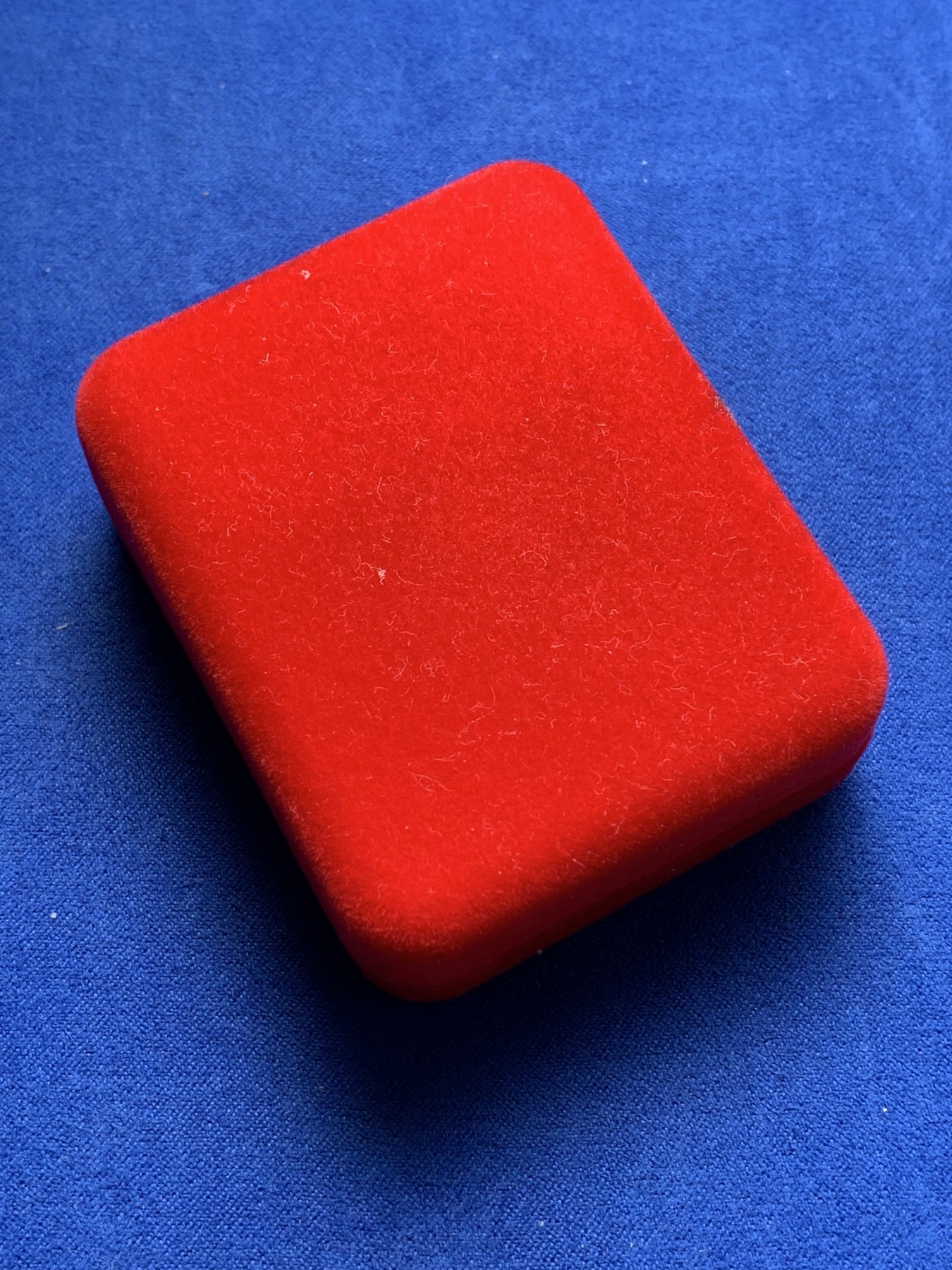 《竞宝斋》第221场-周日，周一 2场 (全场包邮) 澳大利亚 1997年 笑翠鸟 熊猫镶嵌银币 含纯银1盎司999银，金猫重0.5克黄金，发行1.5万枚，为上海国际钱币展而发行 原盒带证书