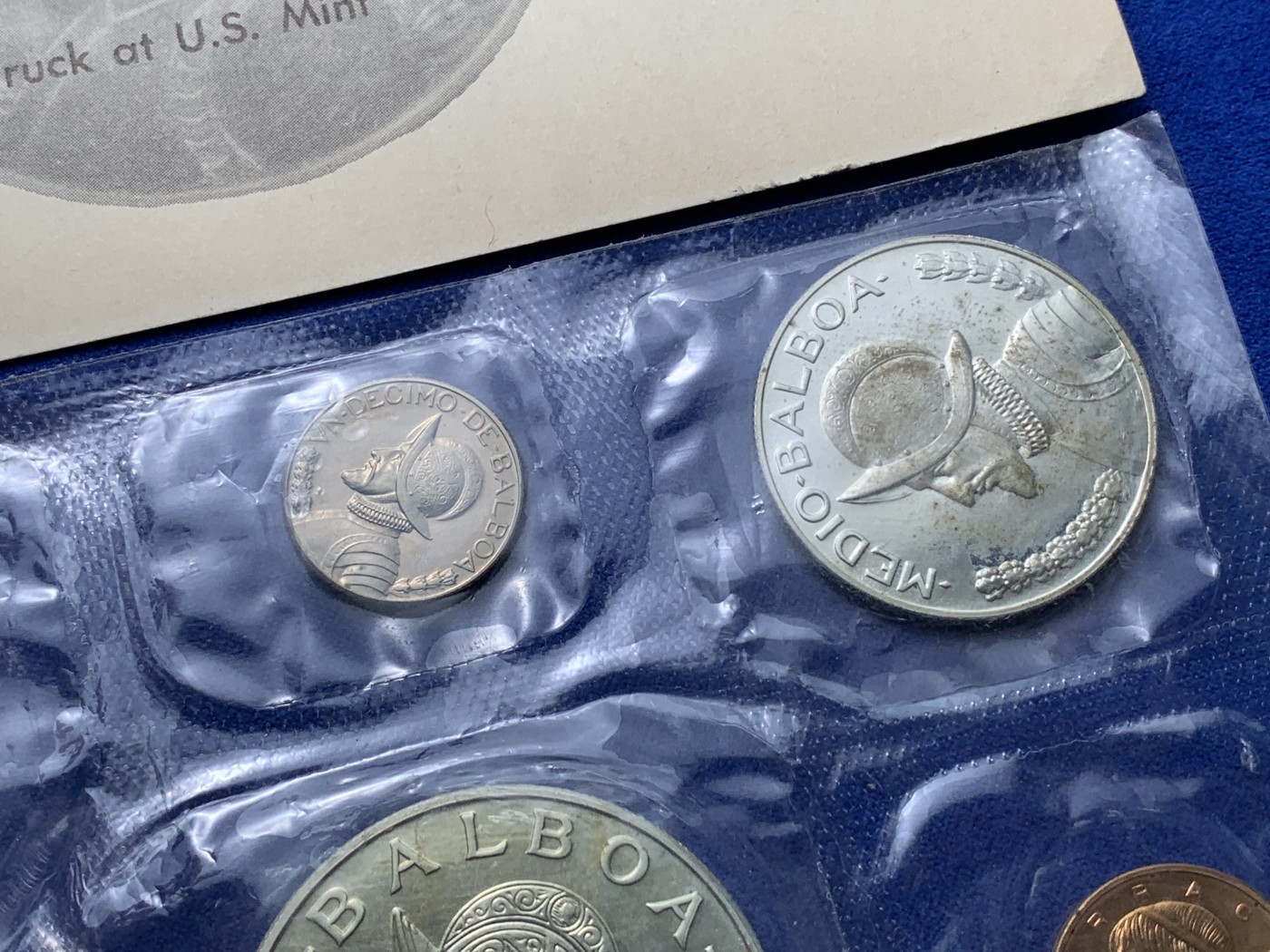 《竞宝斋》第221场-周日，周一 2场 (全场包邮) 巴拿马1968年精制套币PROOF。含2枚银币，其中1巴伯亚克朗型，27克、90银。