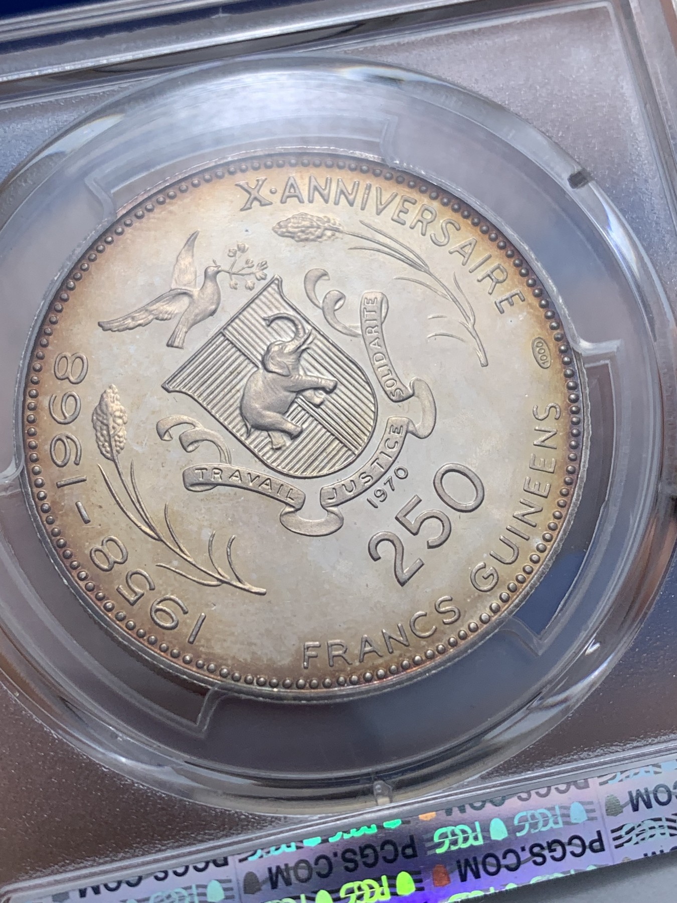 《竞宝斋》第221场-周日，周一 2场 (全场包邮) PCGS金盾 PR66DCAM 几内亚1970年阿波罗13号纪念250法郎精制银币，彩色包浆，很漂亮