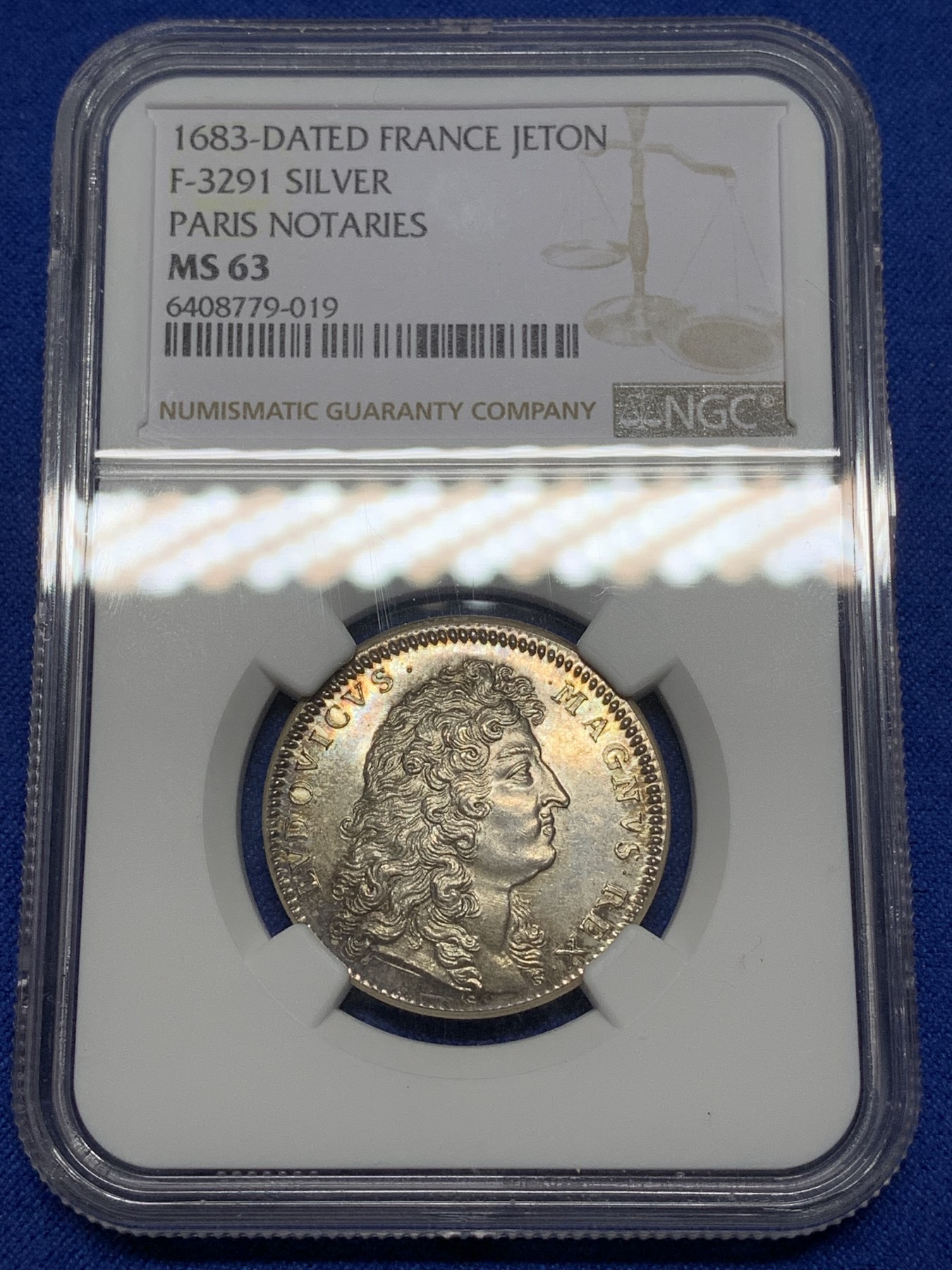 《竞宝斋》第221场-周日，周一 2场 (全场包邮) NGC-MS63 法国1683年路易十四 圆形JETON 五彩包浆 发丝清晰可见 JETON里的战斗机