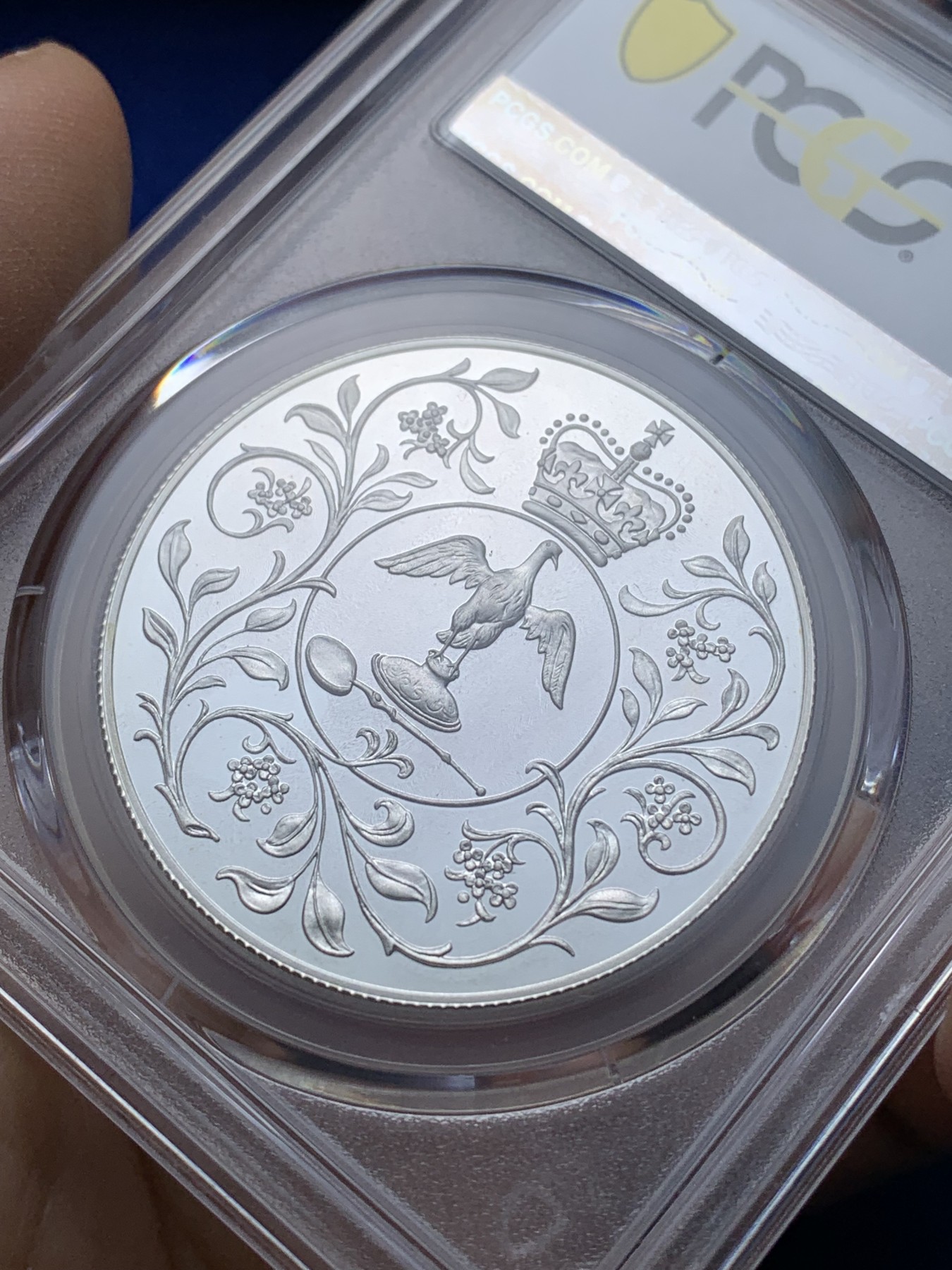 《竞宝斋》第221场-周日，周一 2场 (全场包邮) PCGS-PF68DCAM 英国1977年 伊丽莎白二世即位25周年纪念精制银币 优雅的设计