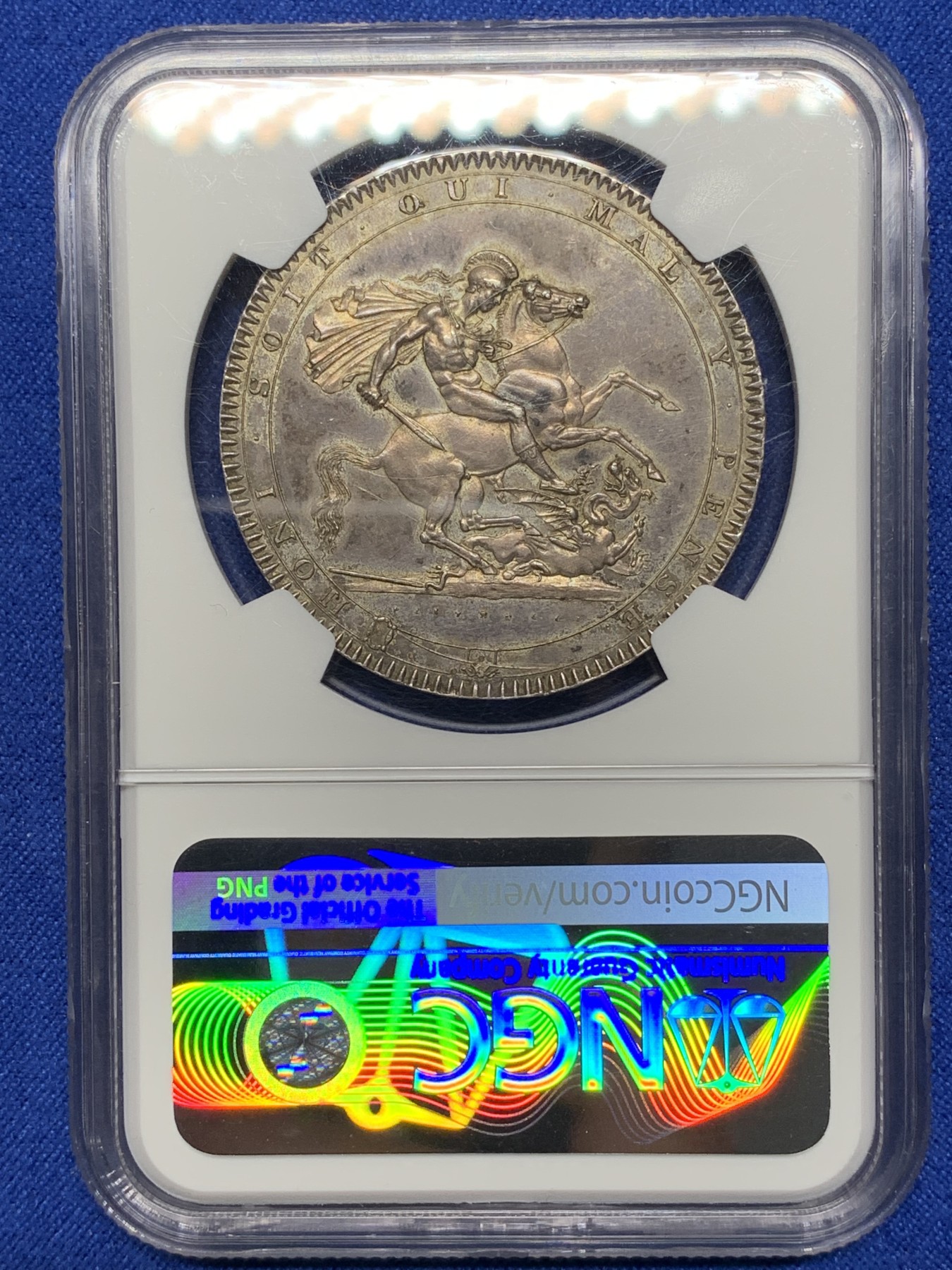 《竞宝斋》第221场-周日，周一 2场 (全场包邮) NGC-AU58 英国 1818年 乔治三世马剑1克朗大银币 紫罗兰色原始包浆 所见58分中图案细节最佳者 高点近乎无磨损