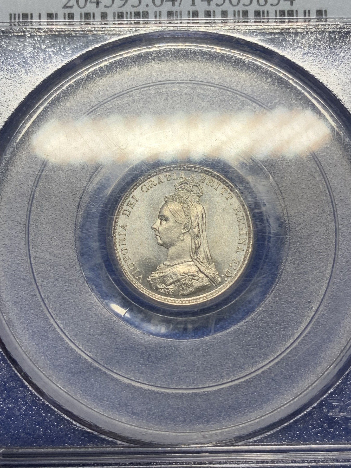 《竞宝斋》第221场-周日，周一 2场 (全场包邮) PCGS-MS64 英国1887年维多利亚高冠3便士银币  正面类镜面，头像虽小，发丝分明，项链上的珍珠颗颗圆润