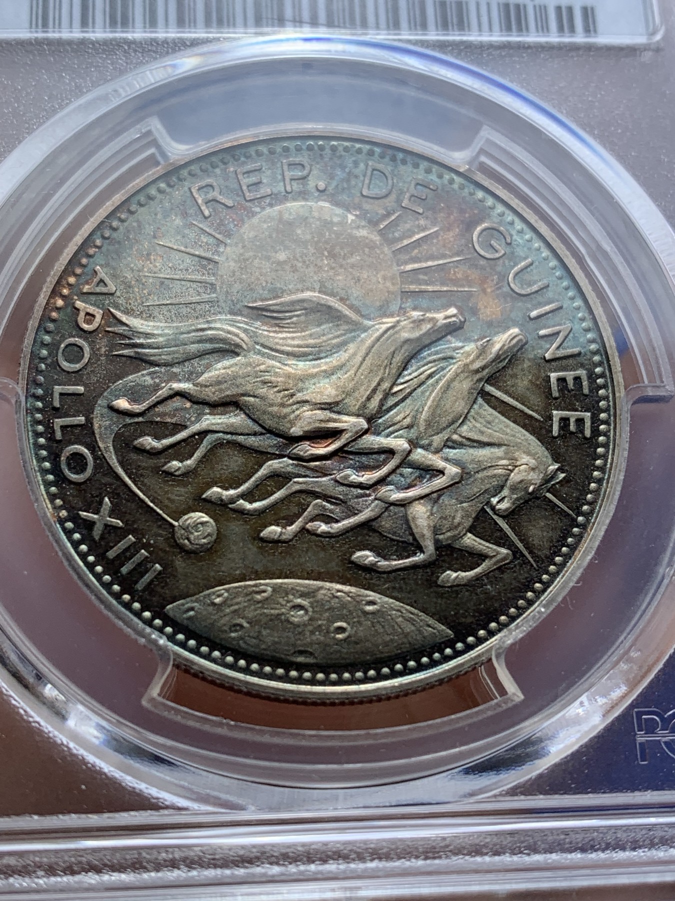 《竞宝斋》第221场-周日，周一 2场 (全场包邮) PCGS金盾 PR66DCAM 几内亚1970年阿波罗13号纪念250法郎精制银币，彩色包浆，很漂亮