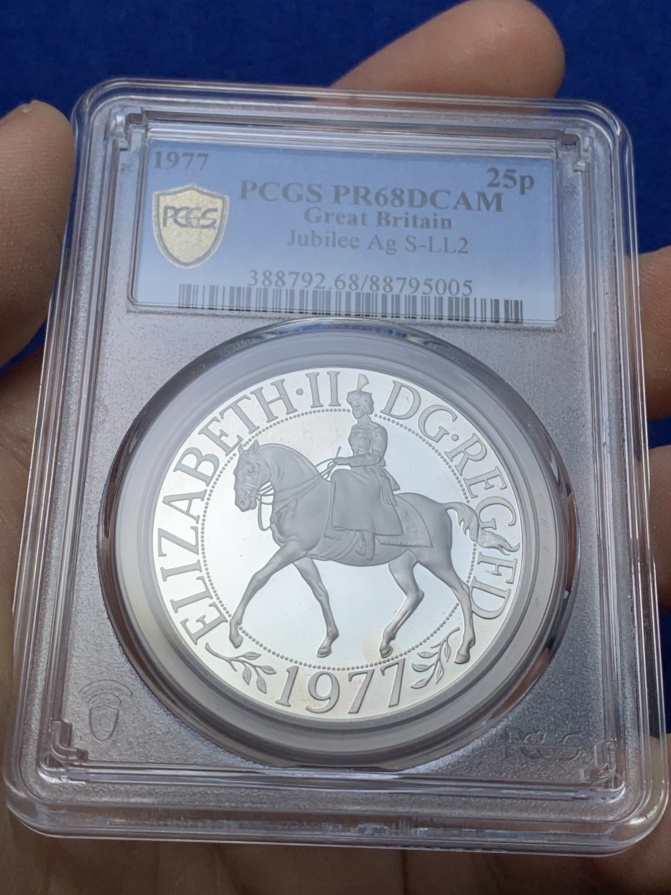 《竞宝斋》第221场-周日，周一 2场 (全场包邮) PCGS-PF68DCAM 英国1977年 伊丽莎白二世即位25周年纪念精制银币 优雅的设计