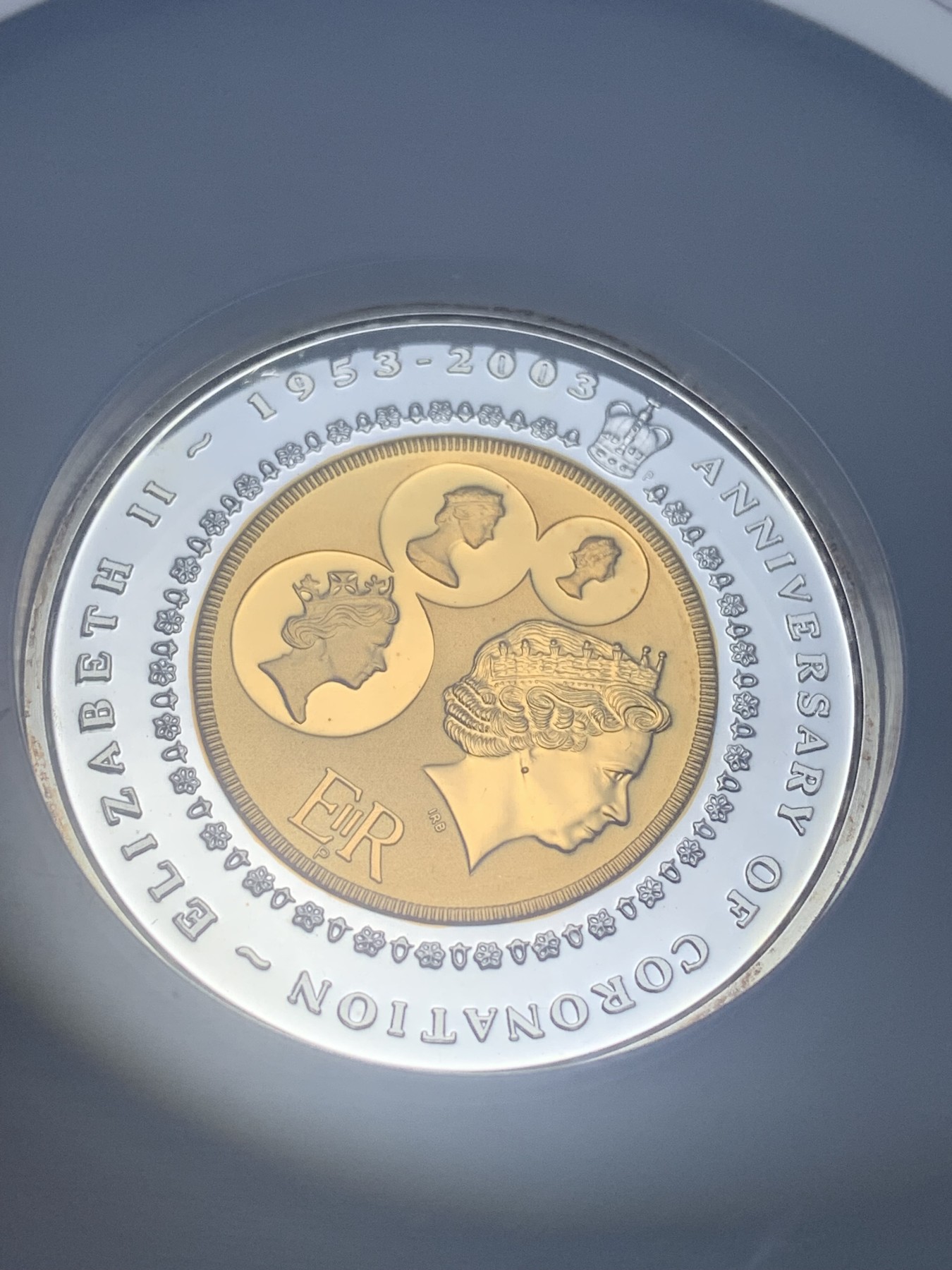 《竞宝斋》第221场-周日，周一 2场 (全场包邮) NGC高分PF66好品，2003伊丽莎白女王50周年4头像版本金银双色币，发行量1338枚（含999金8.39克）.值得你珍藏