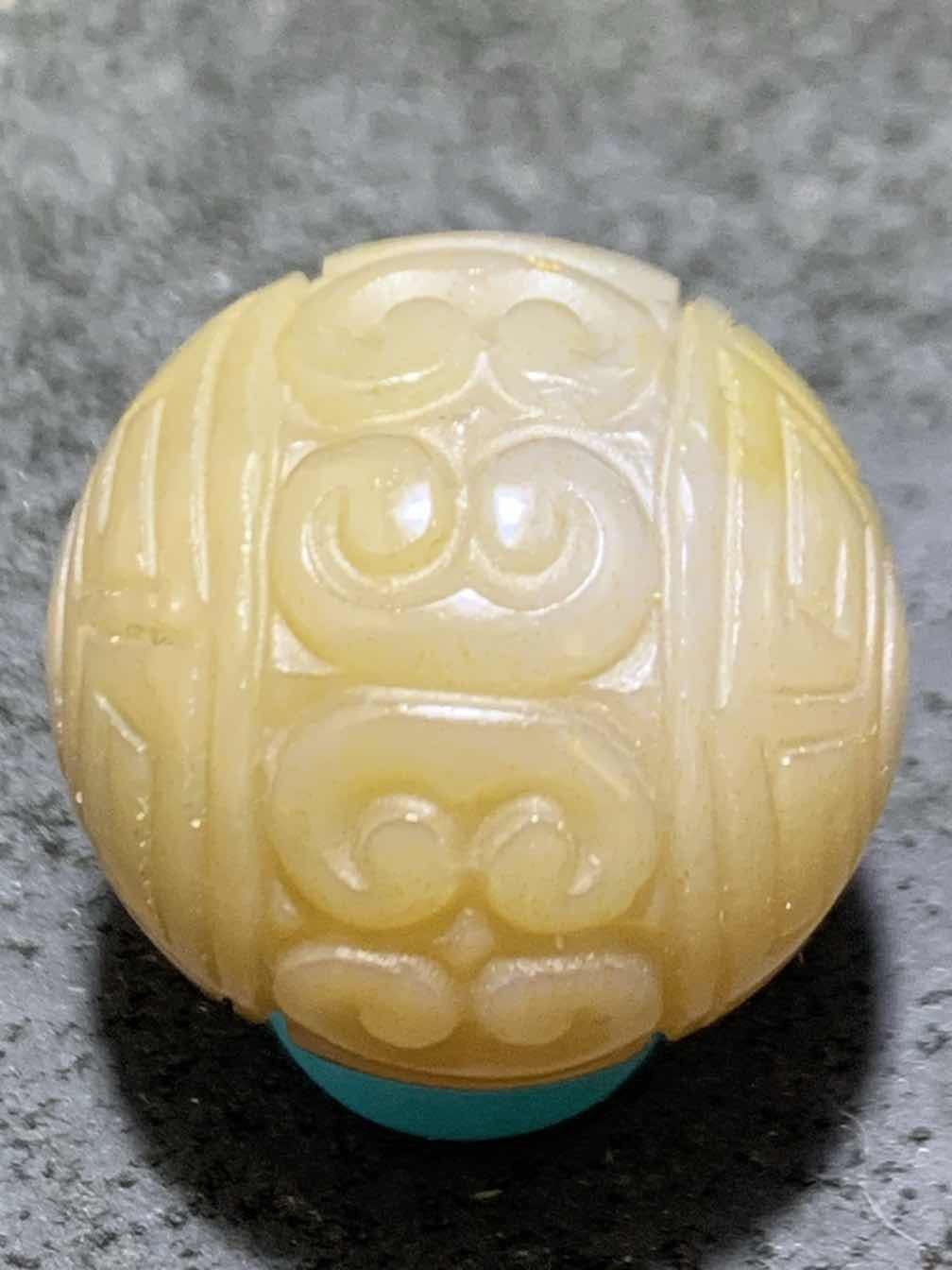 精美高润度冻料飘金沙蒙料战国红雕刻2.1回纹珠子一颗