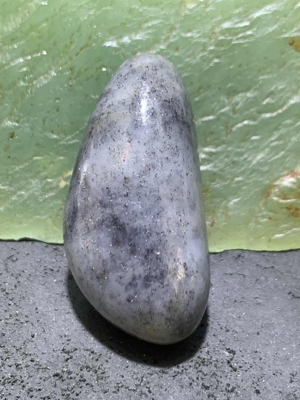 精美和田玉青花独籽一颗，