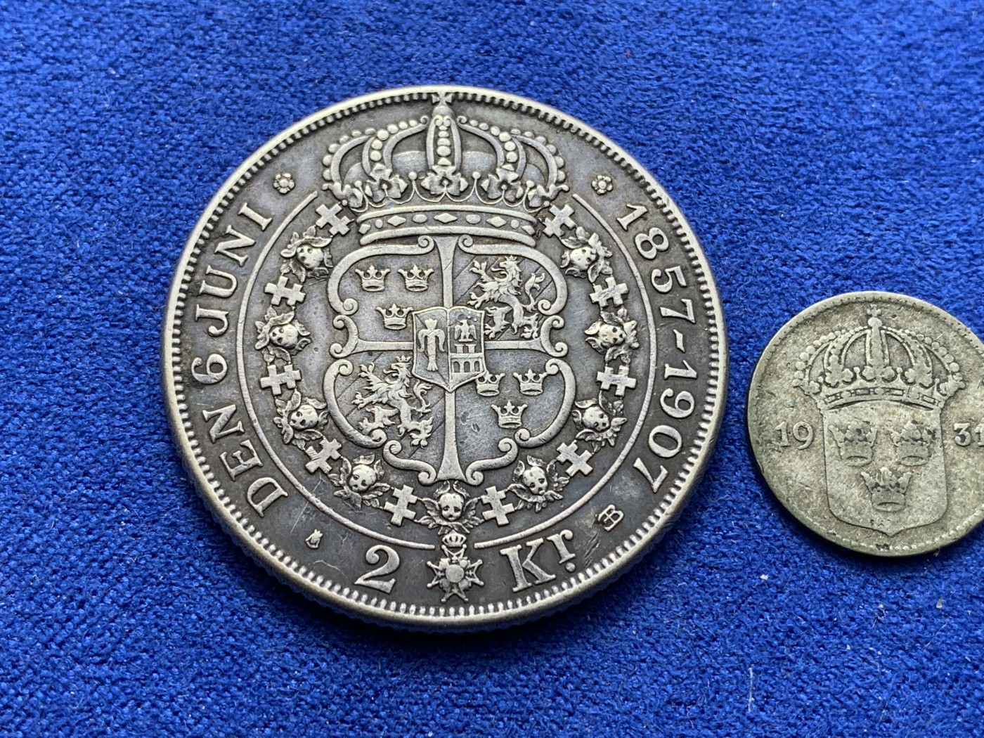 《竞宝斋》第221场-周日，周一 2场 (全场包邮) 两枚一组 瑞典1907年奥斯卡二世与索菲亚王后金婚2克朗银币+1931年10欧尔银币