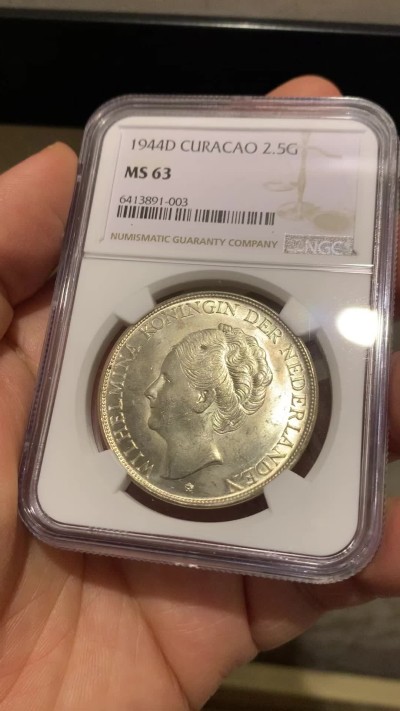 《竞宝斋》第221场-周日，周一 2场 (全场包邮) NGC MS63 荷属库拉索1944D女王威廉明娜2.5盾银币