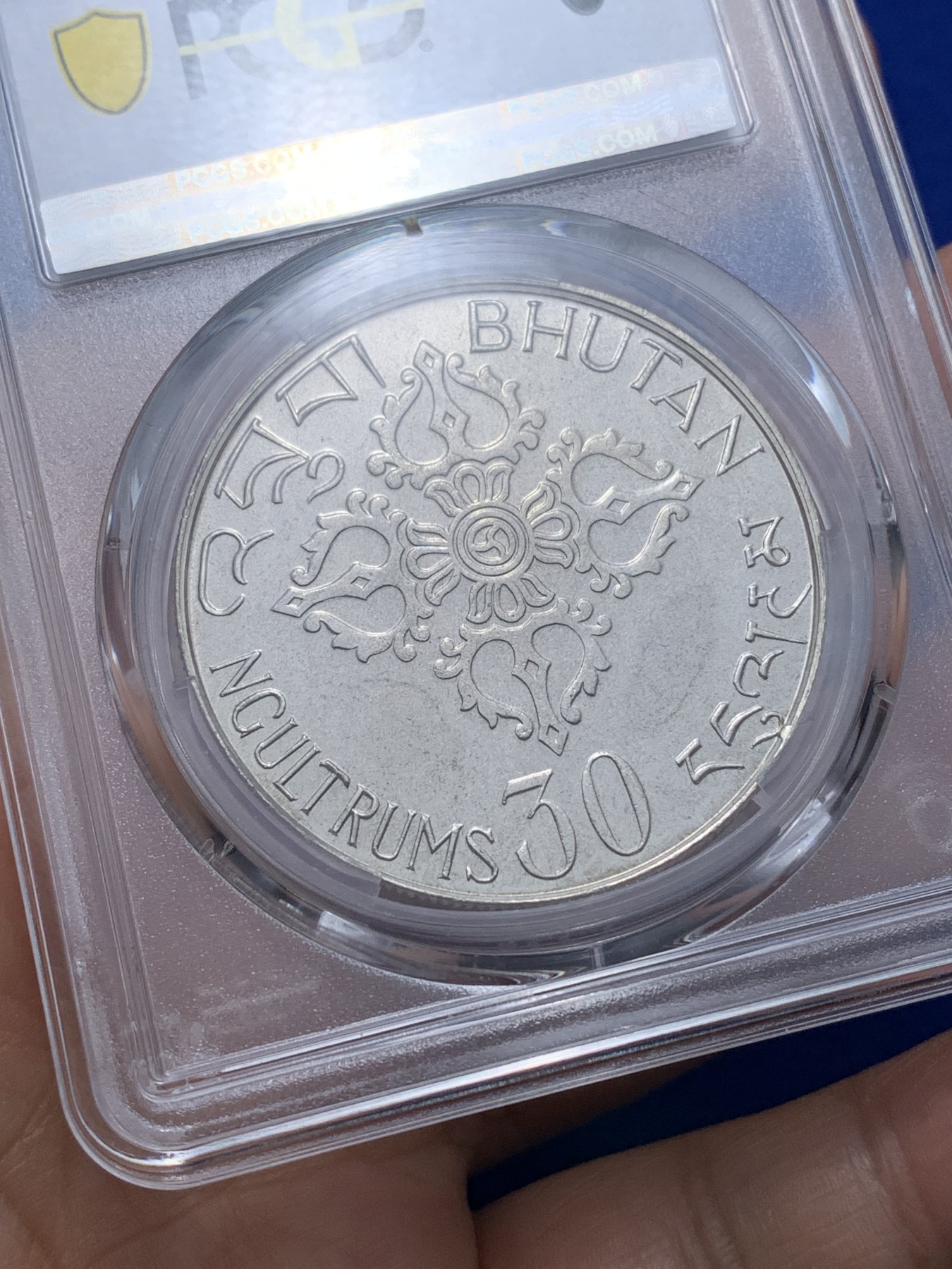 《竞宝斋》第221场-周日，周一 2场 (全场包邮) PCGS金盾 MS65 不丹1975年国际妇女年纪念30努尔特鲁姆大银币