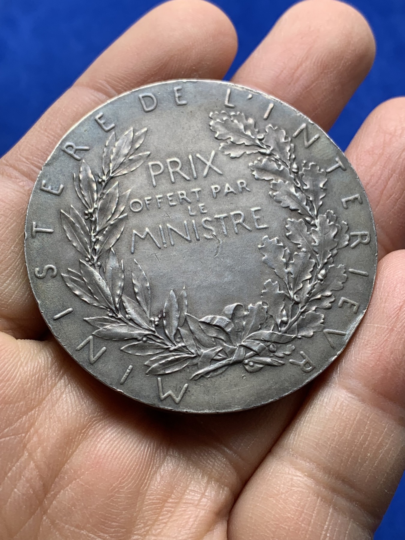 《竞宝斋》第221场-周日，周一 2场 (全场包邮) Roty戎装玛利亚内政部银章，原版原盒，大规格，直径49.6mm   重量59.7g  丰饶角银标 品相不错