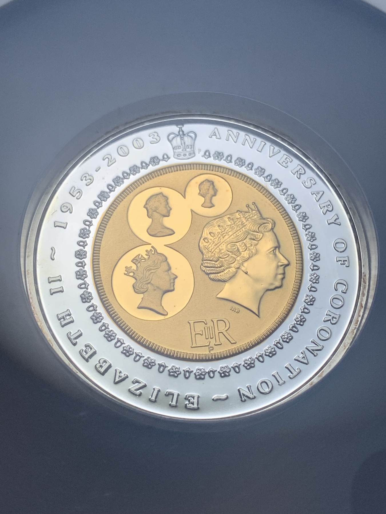 《竞宝斋》第221场-周日，周一 2场 (全场包邮) NGC高分PF66好品，2003伊丽莎白女王50周年4头像版本金银双色币，发行量1338枚（含999金8.39克）.值得你珍藏