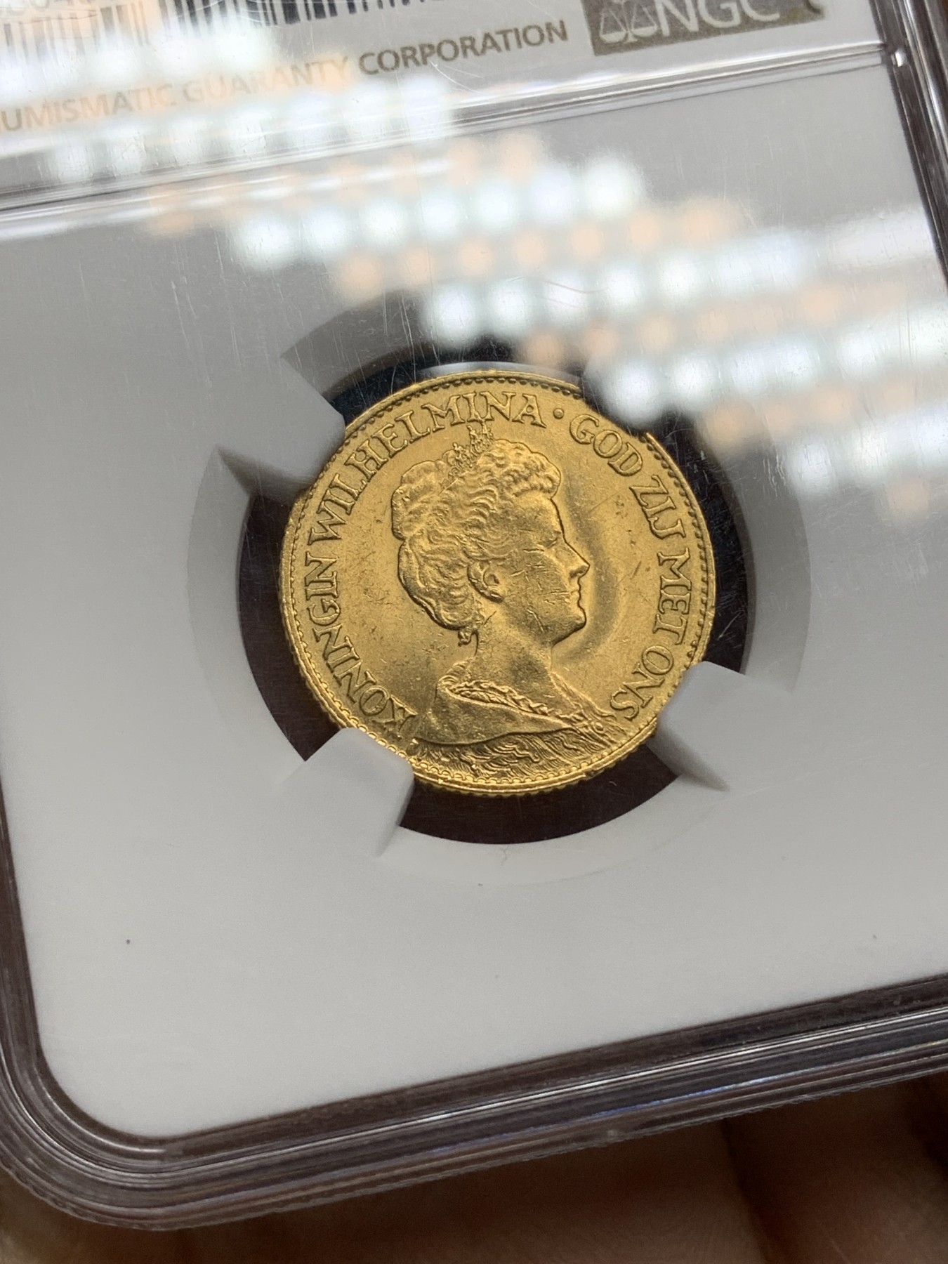 《竞宝斋》第221场-周日，周一 2场 (全场包邮) NGC-MS64 1917荷兰威廉明娜10盾金币 少妇版车轮光金灿灿 热门好品潜力高