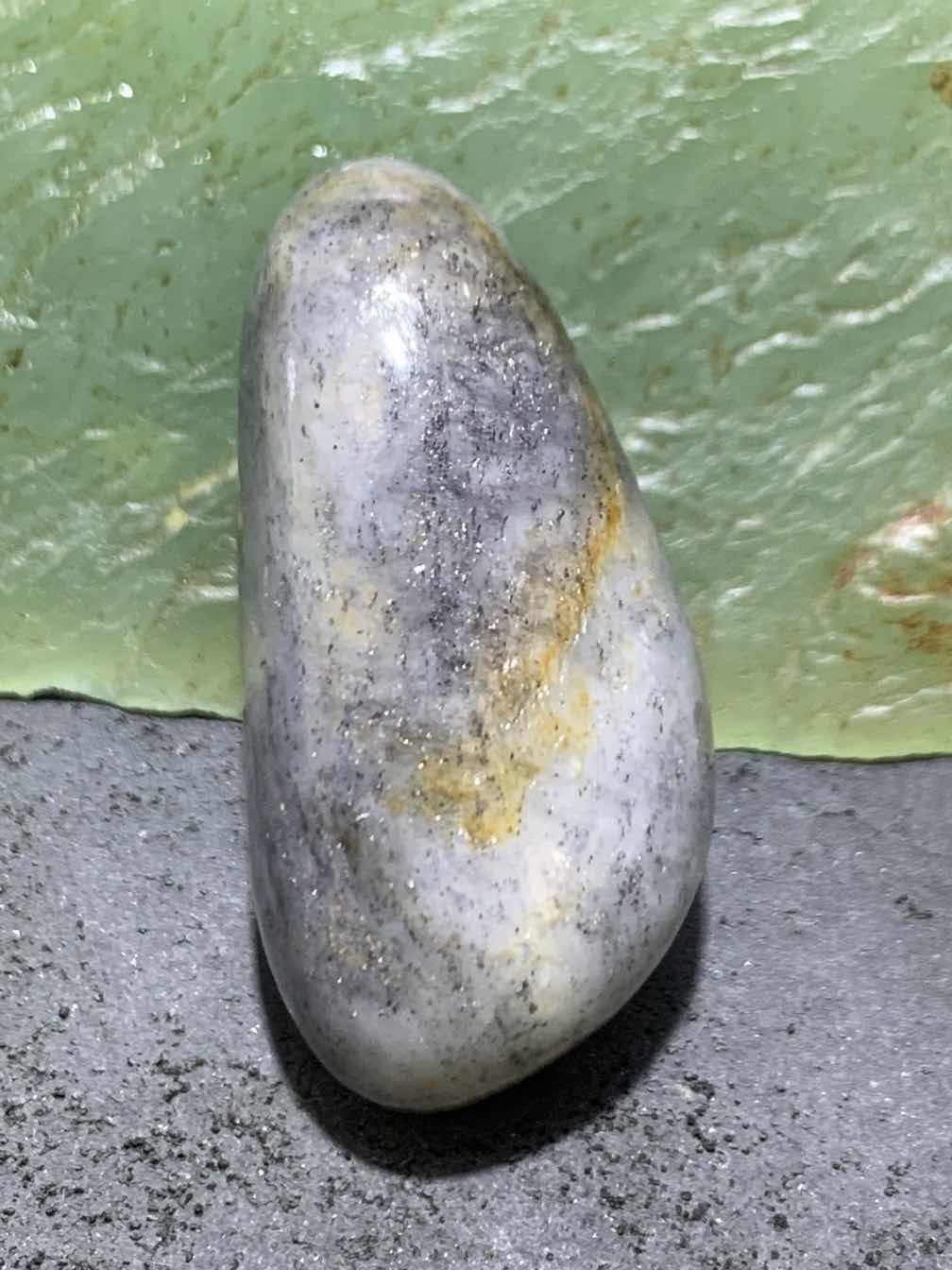 精美和田玉青花独籽一颗，
