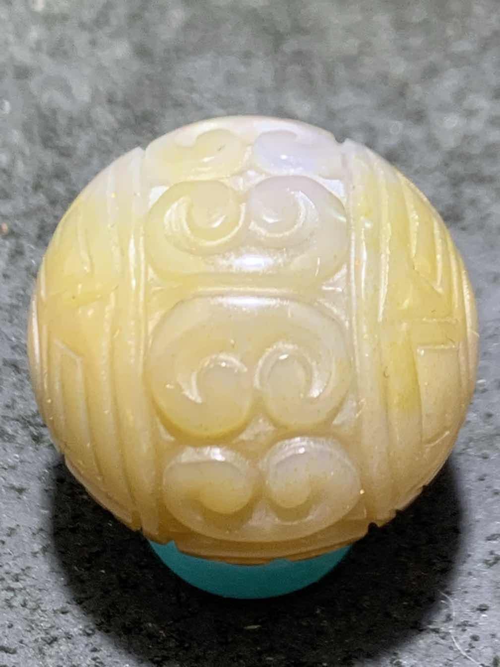 精美高润度冻料飘金沙蒙料战国红雕刻2.1回纹珠子一颗