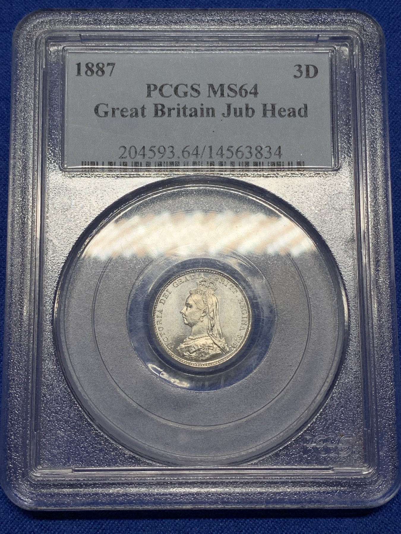 《竞宝斋》第221场-周日，周一 2场 (全场包邮) PCGS-MS64 英国1887年维多利亚高冠3便士银币  正面类镜面，头像虽小，发丝分明，项链上的珍珠颗颗圆润
