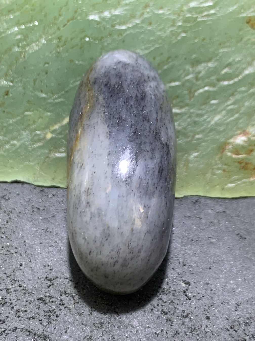 精美和田玉青花独籽一颗，